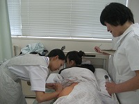 はじめての注射演習 新潟県北里大学保健衛生専門学院の学院ブログ