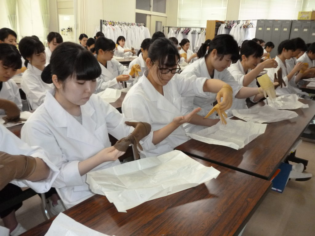 保健看護科 手洗い 滅菌手袋装着 新潟県北里大学保健衛生専門学院の学院ブログ 保健看護科 手洗い 滅菌手袋装着 新潟県北里大学保健衛生専門学院の学院ブログ