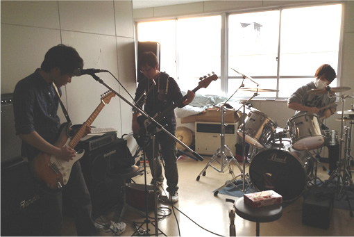 軽音楽部 新潟の医療専門学校なら北里大学保健衛生専門学院 軽音楽部 新潟の医療専門学校なら北里大学保健衛生専門学院